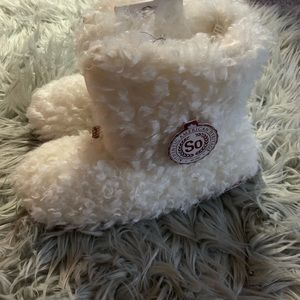 White fuzzy slippers